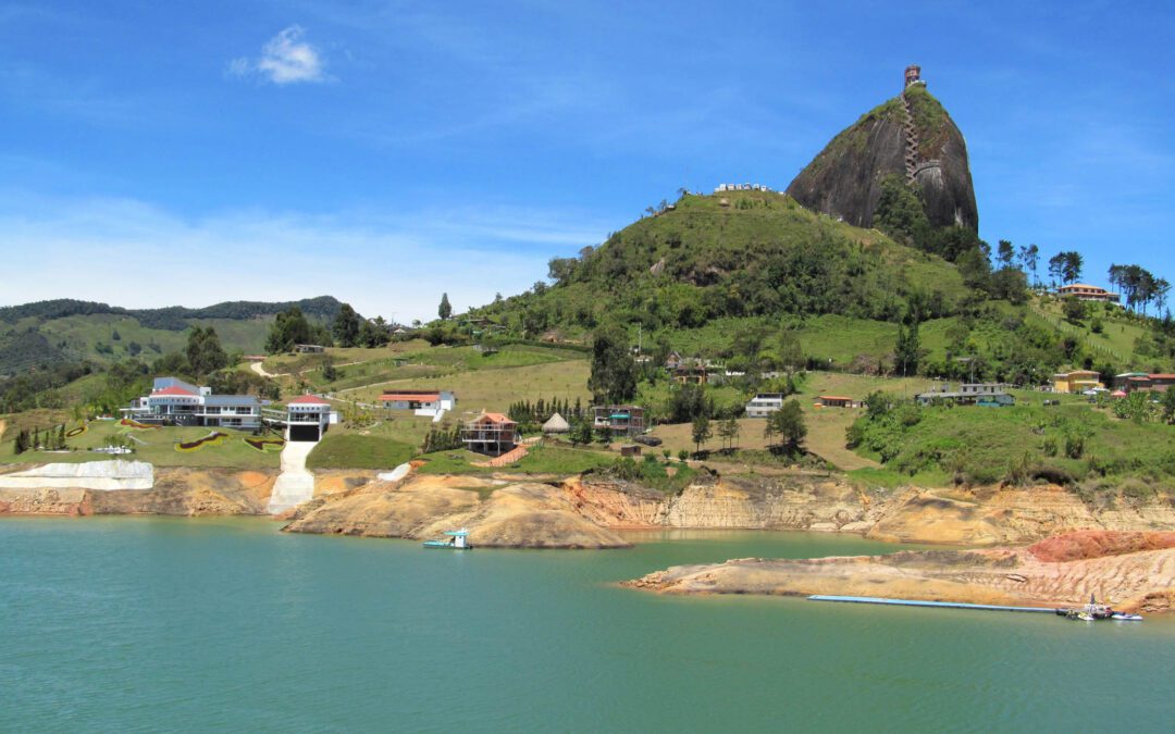 Navegar entre montañas colombianas